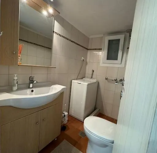 Cityscape Haven In Apartment Thessaloniki