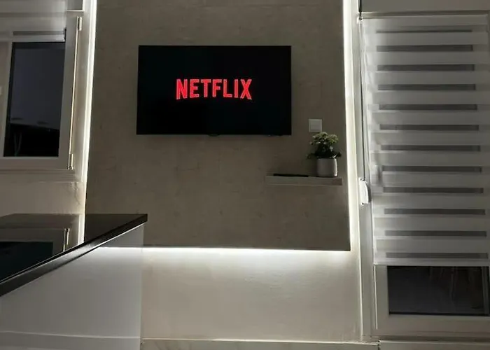 Apartment Cityscape Haven In Thessaloniki